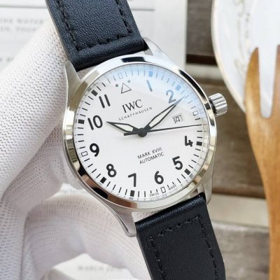 Mks全套壳套，新品上市 马克系列再添新一成员 复古风格 万国飞行员系列马克18 Iw327006腕表，隆重登场。简单商务的设计之下，蕴含一丝浓烈的复古情怀 表