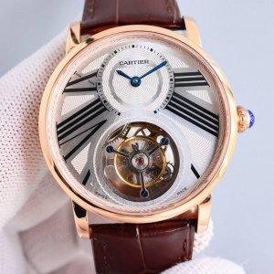 真陀飞轮卡地亚Rotonde De Cartier Tourbillon Cadran Love陀飞轮腕表表壳精炼，为充满想象力的设计师提供了承载机械部件的理想
