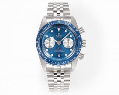 T新品帝舵 Tudor Black Bay Chrono系列是一款融合潜水表传统与赛车计时功能的混合型腕表，以其复古美学与现代技术著称。以下是该系列的主要特点及