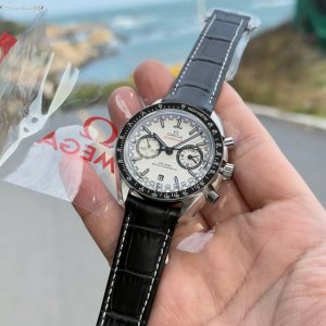 2210欧米茄超霸系列赛车计时腕表44.25毫米至臻天文台计时表 型号：329.32.44.51.01.001 1957年，欧米茄推出专为赛车运动而设计的[Sp