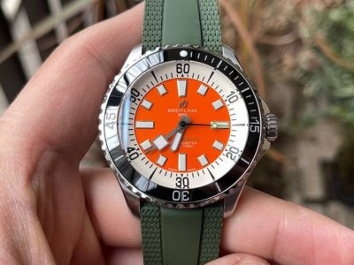 Tf百年灵超级海洋系列新颜色，极致的美感和霸气 ！！！高亮陶瓷圈口、电镀刻标 、严格要求按原厂工艺执行 立体感极强的Logo和极致的线条感 带来视觉上的享受 ，