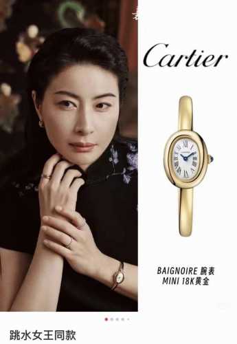 认准Bba厂！ 新款浴缸手镯表，卡家经典之作浴缸系列。 Baignoire 全新“浴缸”手镯腕表，Mini表壳尺寸：24.6*18.7毫米， 新推出小号尺寸31
