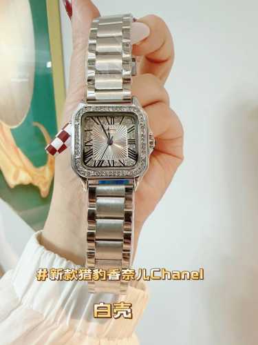钢带 香奈儿Chanel 猎豹手表，新款 钻石罗马刻度面 华丽而不羁，是PanthèRe De 猎豹所传达的美学风格。它线条流畅，魅惑动人，柔软服帖于腕间，宛若