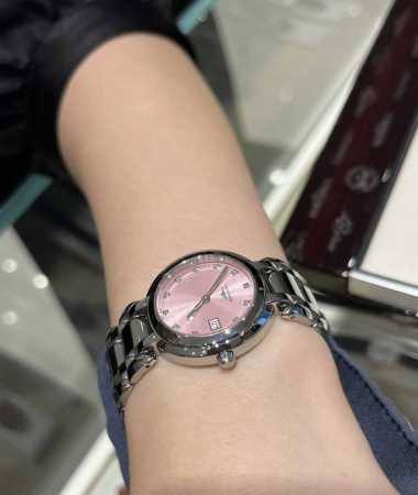 姐妹们，真的实物比官网图还要美10086倍！！！ 实物不是俗气的亮粉，是那种超温柔的樱花粉，显得手腕又细又白高级感拉满！ 30Mm表盘对小骨架太友好了！ 职场约 - 点击图像关闭