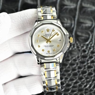 最新单品 原创专柜图 谐美迷人爱不释手 奢华设计！ 表面设计 鲜花 采用 手工镶钻字面镂空花辫设计 品牌 : 劳力士 实物更美 值得推荐 经典精钢壳 类型 ：精