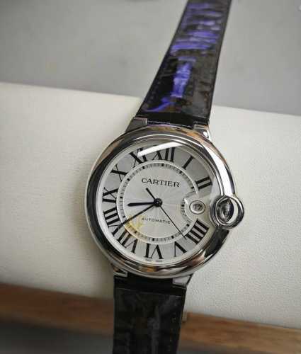卡地亚蓝气球 Cartier Ballonbleu 原版开模 顶级 同步 类型：顶奢级男士自动机械腕表 镜面：镀膜镜面 指针：时，分，秒 表面：扭索纹银白字面