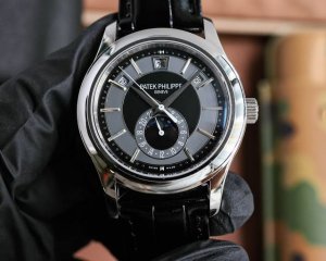 白壳 玫壳 Twfactory2024墙裂推荐 重金打造经典时计 百达.翡丽复杂功能系列5205G-013重磅登场，迄今推出的首款nautilus复杂腕表，以超