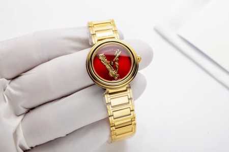 范思哲 Versace 绿色表盘钢带石英女士腕表 28Mm 独特风范 设计出众巴洛克virtus雕饰 每一丝纹理都蕴含着优雅与不不羁浑然天成，蓝宝石镜面，搭载原 - 点击图像关闭