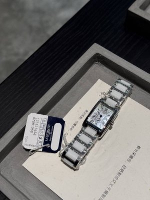 金 钻20 最火浪琴超好看的 小姐姐们赶紧入手 浪琴-Longines戴卓维纳系列 精致两针半女士腕表 316精钢表带 直径33*22Mm厚7M