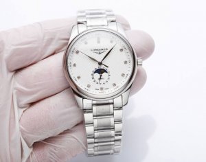 白 . 金20. 浪琴名匠月相系列情侣对表，精钢壳套，进口月相石英机芯，牛皮表带，双卜蓝宝石玻璃镜面，一表一码三码合一 39096207认准编号 尺寸 男40M