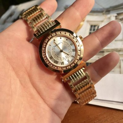 包装50 范思哲P5Q镶钻石英女表，表盘镶嵌24颗Vs1.3真钻、真钻、真钻。官价不菲，近3万在售，表径35Mm，经典复古、色彩多样，细节极其出众，保真，好价出