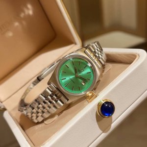 秋冬季多巴胺 Vintage ~ Omega 太艳！太绝！越看越顺眼！梦中情表没错了！那种复古的时尚感，像老电影一般越看越有味道，这次总共5个颜色，月薪三千不用