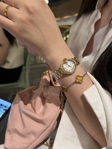 实拍卡地亚蓝气球28Mm台湾厂到货！精品专柜同步双排钻石 瑞士石英机芯 鱼蓝宝石玻璃 罗马经典面 小金表 超精致小巧 小仙女福利 人手必备 气质经典款 请认准独