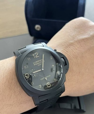沛纳海全球限量1000枚 第163枚，pam00438 黑武士 男士 自动机械 44Mm 全陶瓷款 永不磨损 上手感霸气十足 超强夜光 附件如图，两天表带，原装