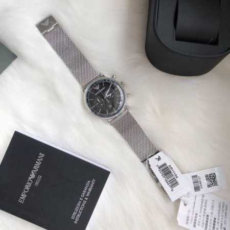 原装阿玛尼 Armani 官网型号：AR11104表壳：316L精钢 表镜：强化矿物质玻璃 表带：精钢编制网带 表扣：暗扣 尺寸：43mm*11mm 深色搭配系 - 点击图像关闭