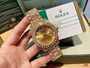 劳力士 Rolex 白金满钻系列劳力士满钻石男士款 石英机芯表带镶钻，表壳精选光彩闪耀钻 ，尺寸42Mm，为您精心挑选，您值得拥有。