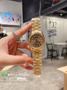 钢带间金金色 劳力士日志rolex精品男士腕表，三针双日历设计，尊贵大气，绅士风范，卓越品质，热卖全城。采用瑞士石英机芯 零返修 ，超强防水316精钢原装扣，矿
