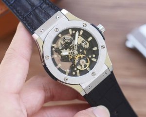 白500，玫 新款“量王” 店家主推 独家首发 独家品质 硬汉专属 运动型腕表 前卫时尚贵族气息 高清实拍 品质保证 最新 ：恒宝最新设计简约新品 类型 ：精品