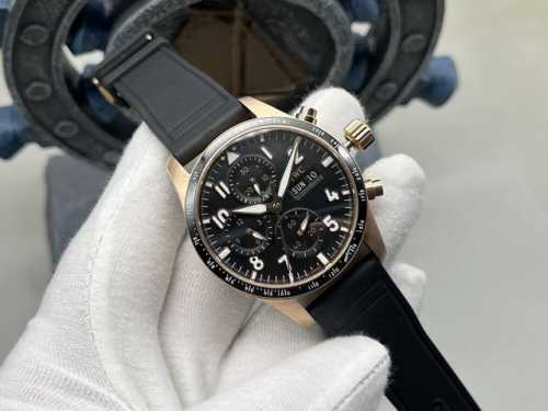 Iws Factory 2025年度重磅新作：万国Iwc飞行员系列高性能款独家首发 核心亮点速览：以原版为基准开模的市场最新版本，从材质、工艺到机芯细节全维度复