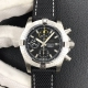 百年灵复仇者计时码表Avenger Chronograph 43 精钢表壳经哑光拉丝处理，是一枚颇为低调内敛的飞行员表，提供计时码表及日历功能。表盘可选蓝色或黑