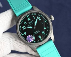 g5 工厂P 同价 全新推出Iwc万国 Iw328210 马克二十系列 别名：Iwc-梅赛德斯- Amg马石油F1车队特别款 资料如下： 尺寸：40* 10.6