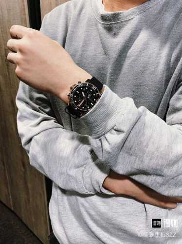 Original Tissot 天梭最新款T120六款系列石英男表，腕表设计大气刚毅，夜光涂层指针及刻度，黑暗环境中也能清晰读时，表盘圈口可单向旋转，原装瑞士机