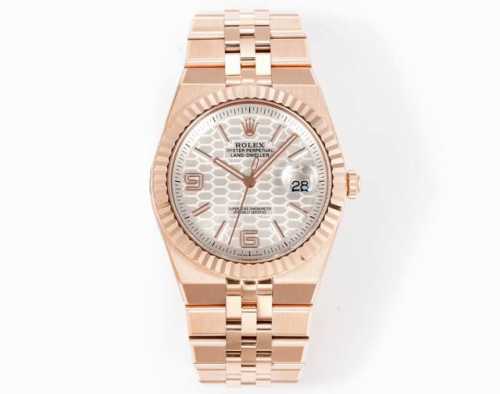 劳力士陆使型 尺寸：40Mm9.7Mm 表壳：对版9.4Mm表耳间距及三角坑纹表圈一体式表壳 表链：对版25Mm17Mm 经Cnc倒角抛光及缎面拉丝工艺Flat