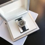 热门“手雷”男士腕表，全新回馈来袭 升级1：更换超强防刮蓝宝石玻璃镜面 升级2：新增原版同步316精钢表链，配原装表扣 升级3：新增水晶钻圈 机芯 搭配全新日本