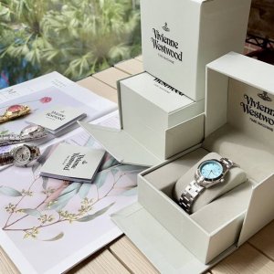 360Viviennewestwood薇薇安西太后石英腕表，优雅时尚女士手表，经典阳光射线纹饰，时尚颜色表盘带来满满质感，12点钟位置浮雕土星标志，搭配小土星秒