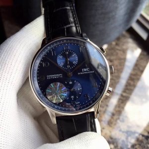 Iwc万国 葡萄牙系列 自动机械计时跑秒腕表 精钢拉丝表壳 直径厚度与一致40.912.3Mm 穹型高通透蓝宝石镜面 丹东订制7750自动机械 校时精准 牛层牛