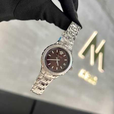 金钢+20爆款 范思哲 Versace Hellenyium系列 时尚女表 35Mm表径，进口日历机芯，矿物质防刮花镜面，表壳外圈饰有希腊回纹，表盘表针超强夜光 - 点击图像关闭
