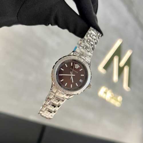 金钢+20爆款 范思哲 Versace Hellenyium系列 时尚女表 35Mm表径，进口日历机芯，矿物质防刮花镜面，表壳外圈饰有希腊回纹，表盘表针超强夜光
