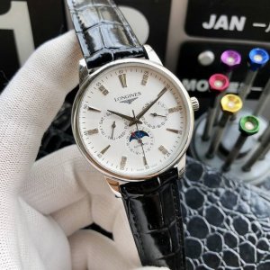 白壳450 金壳470 钢30 品牌：浪琴----尊贵高端男表 ！奢华大气类型，精品顶级男士腕表，顶级机械机芯 (稳定）顶级316精钢（耐用）矿物质超强镜面玻璃