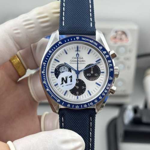 N1，欧米茄超霸系列 史努比50周年纪念腕表 3861手动上链跟原版一致。