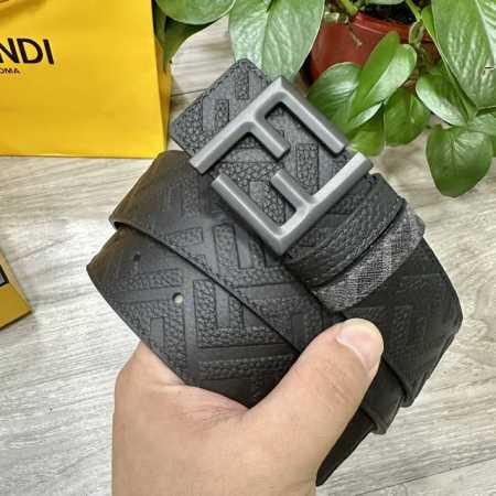 特 Fendi 芬迪 专柜同款 宽4.0Cm 双环正反用腰带 Ff按钉搭扣 黑色Cuoio Romano皮革材质 反面面料带有烟草黄和黑色Ff图案 四方金属饰面 - 点击图像关闭