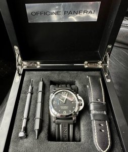 Panerai沛纳海 Luminor 庐米诺系列 自动机械机芯 小秒针 日期显示 男表 瑞表 44Mm 黑色表盘 精钢表壳 鳄鱼皮表带 Pam01312