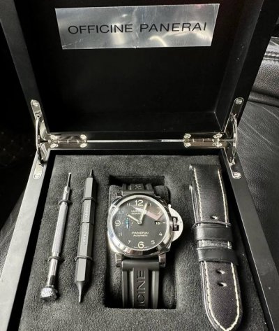 Panerai沛纳海 Luminor 庐米诺系列 自动机械机芯 小秒针 日期显示 男表 瑞表 44Mm 黑色表盘 精钢表壳 鳄鱼皮表带 Pam01312