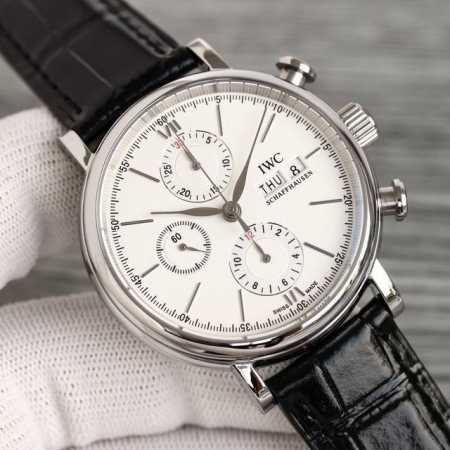 Tw倾情演绎 Iwc 万国 波涛菲诺计时腕表 Rb2 腕表尺寸42Mmx13.5Mm。完美同步，表壳以精钢材质打造，通过细致的抛光打磨之后呈现出细腻光泽，表耳弧 - 点击图像关闭