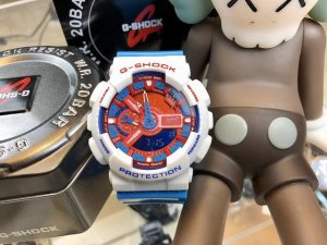 卡西欧G-Shock-Ga110 系列：美国队长 最高版本、区别市场Low货 主要功能：45度自动抬手灯、防震防水、世界时间、倒计时、闹铃、间歇响报、日历。表盘