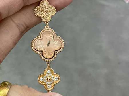 手链款 品牌：梵克雅宝-Van Cleef＆Arpels 系列：Alhambra手链款系列 腕表继续沿袭梵克雅宝的标志性图案散发恒久隽永的优雅气息，精美镶钻设计 - 点击图像关闭