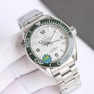 Tvs欧米茄 海洋宇宙 米潜水表 独家唯一对版 Cal.8900机芯，实现快调时针调日历， 双T避震器黑摆轮。完美尺寸～43.5Mm 采用经过拉丝处理的精钢材质