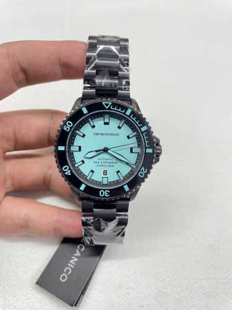 暗夜潜行者 深海无界 Ar60084阿玛尼42.5Mm全黑机械潜水表 以极致暗黑征服深海 全夜光字面+刻度圈口 ，漆黑水下依然清晰如昼 全电镀黑表壳表带搭配蓝宝 - 点击图像关闭