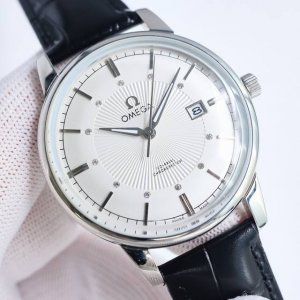 白 金玫 新款 欧米茄 Omega 蝶飞系列！锅盖玻璃 耗时长达6个月！超薄男士自动机械腕表，采用进口原装9015机芯 非市场国产机 ，每小时振频28800次，