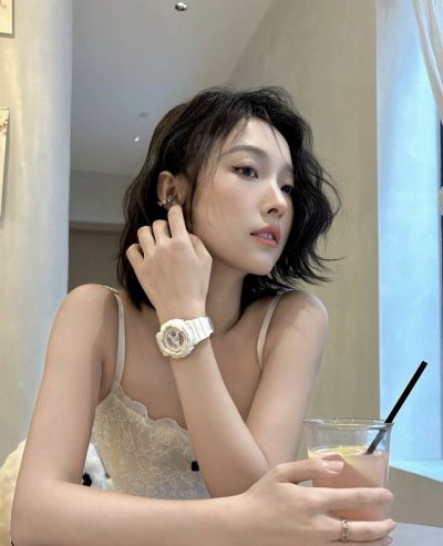 收到我心爱的卡西欧Baby-Gx Goodbai联名手表啦 ～ 和甜酷少年风穿搭绝配！ 真的很难逃过软乎乎的可爱萌物！ 超可爱的Goodee小毛球玩偶，快来Ge