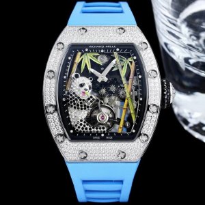 Richard Mille 理查米尔 Rm26-01国宝大熊猫 镶嵌全钻陀飞轮腕表 大熊猫代表着纯真与友善 是备受人们喜爱的一种可爱动物 又被视为和平的象征 大