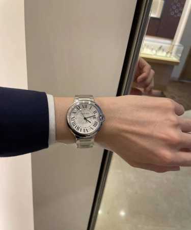 卡地亚蓝气球 Cartier Ballonbleu 原版开模 顶级 同步 类型：顶奢级男士自动机械腕表 镜面：镀膜镜面 指针：时，分，秒 表面：扭索纹银白字面 - 点击图像关闭