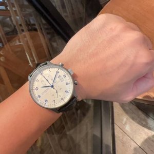 350Iwc Iwc Iwc Iwc万国尺寸：44Mm ，厚度：14Mm热销纪录保持款，超容易搭配衣服颜色多多，带子高档舒适，出门必备款，帅！