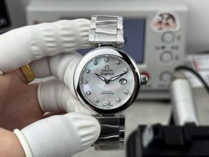 碟飞Ladymatic鸟巢系列女士机械腕表，妮可基德曼代言 搭载Cal.85208521同轴自动机械机芯 前后蓝宝石镜面，彩色珍珠贝母表盘，原版开模 ，市场唯一