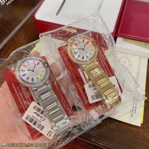 实拍卡地亚蓝气球镶钻系列 全新彩虹钻 钢带版 独具特色风格的优雅气质 36Mm尺寸瑞士石英佩戴舒适 当时间遇见彩虹 玩转夏日小清新 表盘上的宝石闪耀着红橙黄绿青