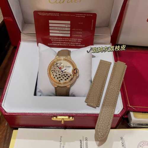 实拍斑鸠灰荔枝纹皮 限量订制色系到货 灰色一直是时尚界的宠儿 热门色暖暖的浅色调 神仙颜色好品味的象征！荔枝纹皮饱和度恰到好处，细腻的羊皮戴上手超级柔软舒适关键